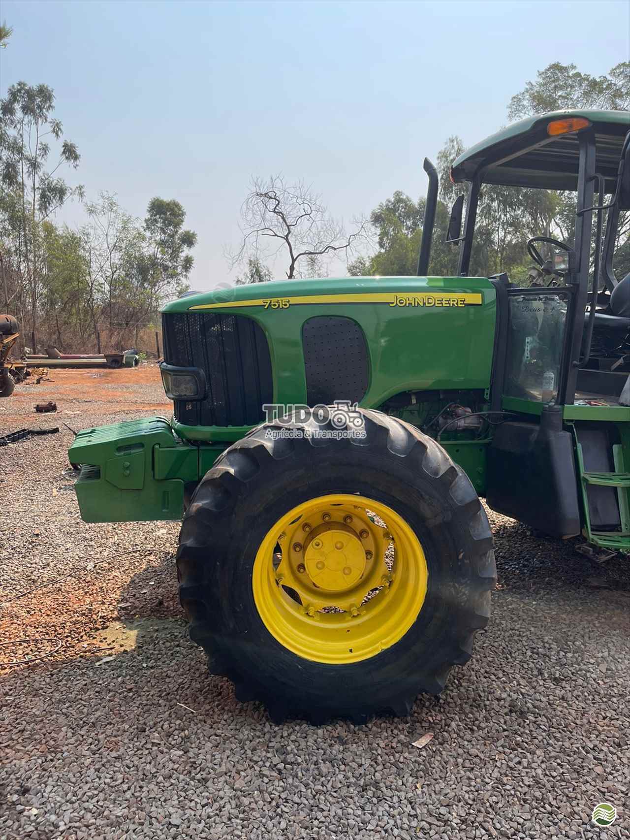 TRATOR JOHN DEERE JOHN DEERE 7515 Tração 4x4 Tudo Agrícola e Transportes BARRETOS SÃO PAULO SP